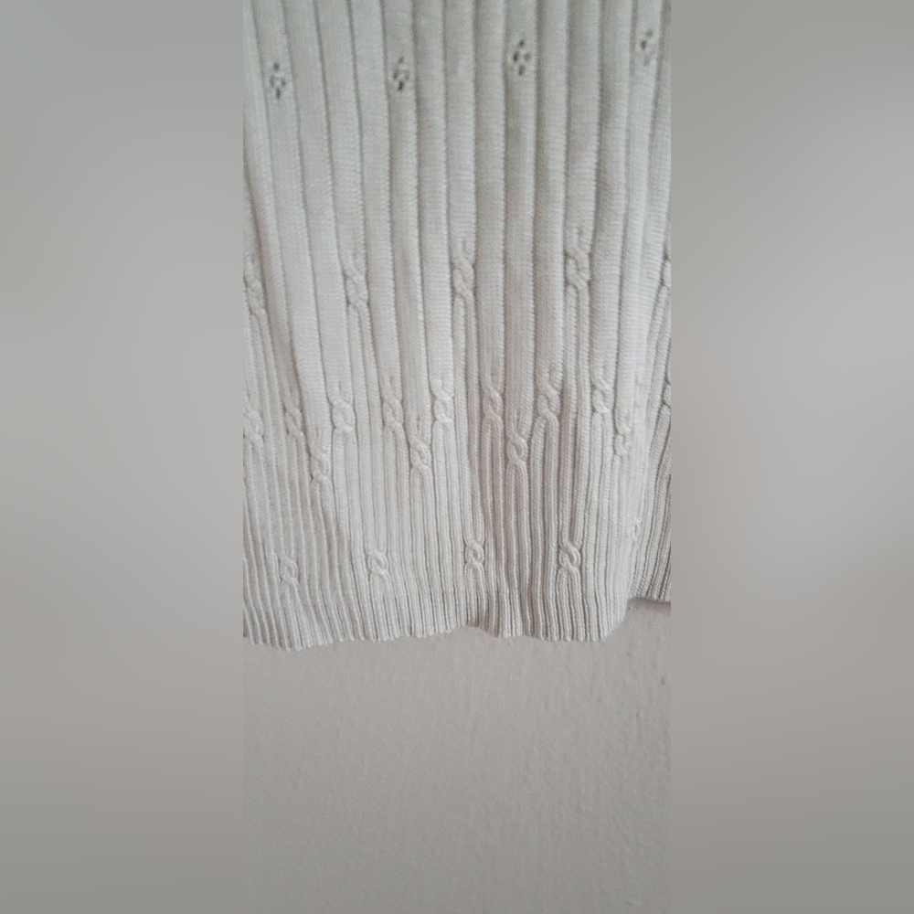 Elegant White Ribbed Top - Picture 2 of 8